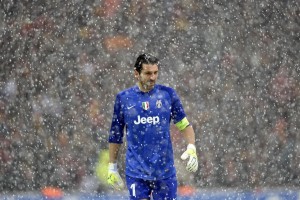 华体会真人体育-中超球队防守反击战术奏效明显，足球中的防守反击战术